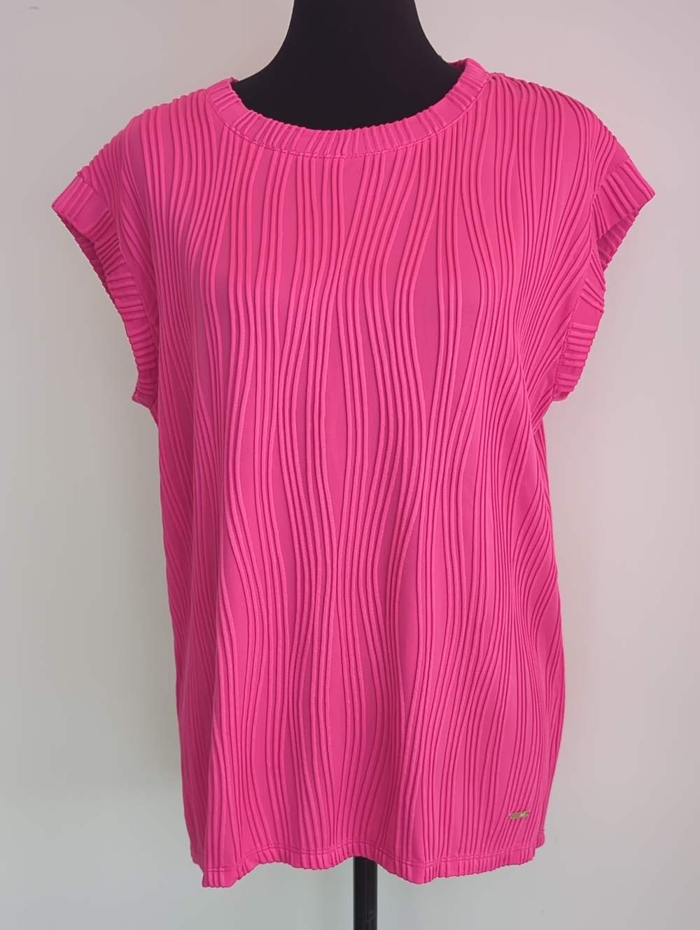 NWT Anne Klein Hot Pink Cap-Sleeve Plissé Pleated Blouse Top SIZE M